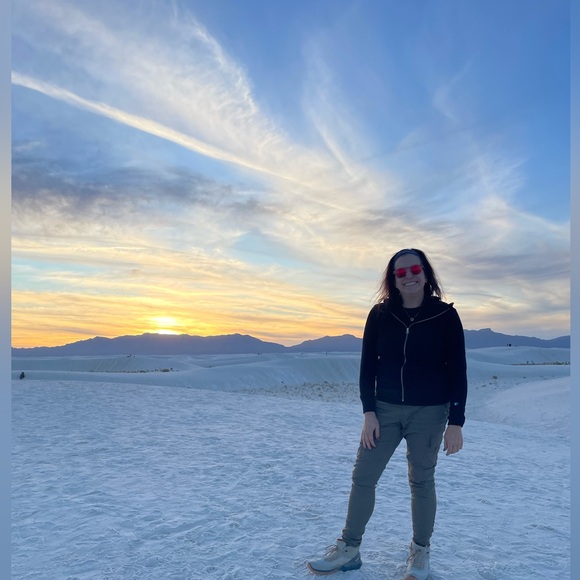 Hi Meet your Posher, Nicole - Picture 4 of 8